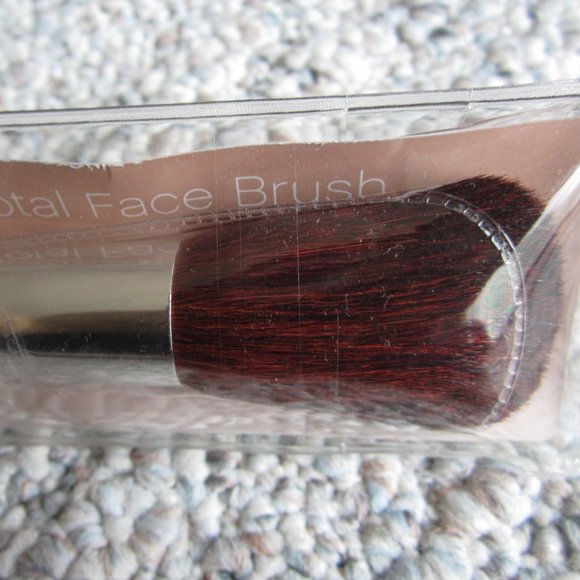 elf Total Face Brush - Picture 2 of 6